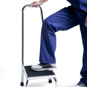 Stepping stool with handle