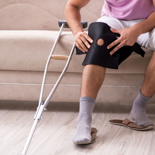 man putting on knee brace